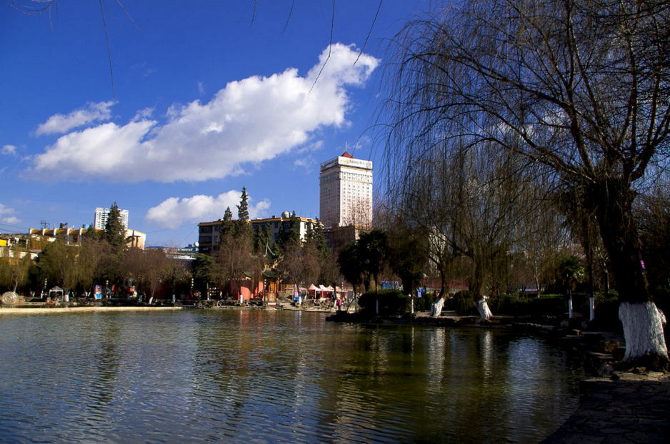  p>麒麟公园位于云南省 a target="_blank" href="/item/曲靖市