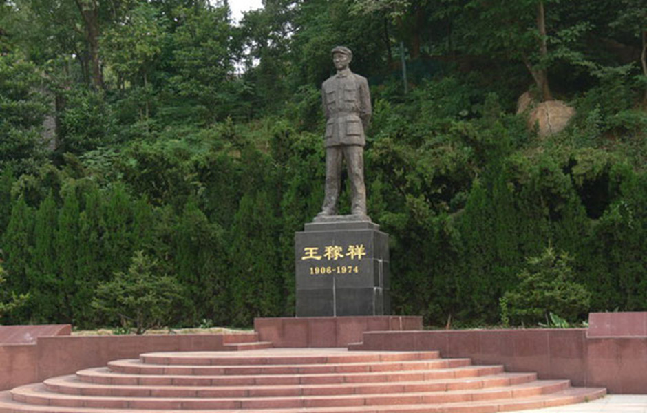  p>王稼祥纪念园,坐落在安徽省芜湖市十一中校园内风景秀丽的狮子山上