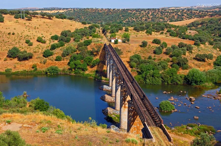 data-lemmaid="973488">伊比利亚半岛 /a>的河流之一,源头是西班牙的