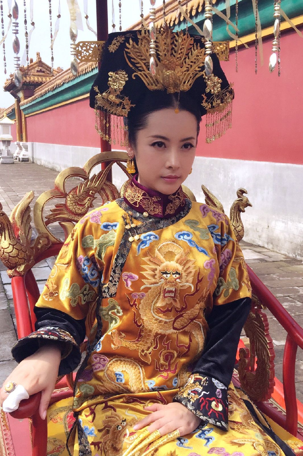  p>杨明娜,1976年9月27日出生于中国上海,影视女演员,1998年毕业于 a