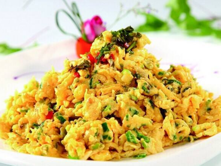  p>黄花菜炒鸡蛋是用黄花菜,鸡蛋制作的一道家常菜.