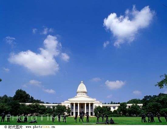  p data-id="gnx3pbb74k">绿岛森林公园坐落在有"东方鲁尔"之称的沈阳