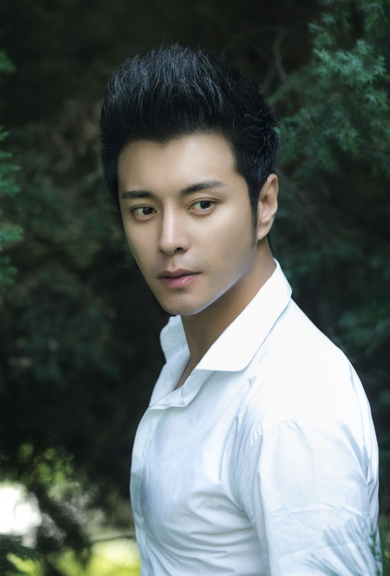  p>杜俊泽,原名杜斌,出生于山东省,中国内地影视男演员,毕业于 a