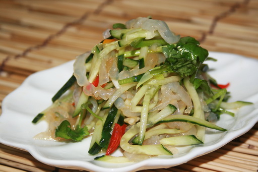  p>黄瓜蜇皮是一道由小黄瓜, a target="_blank" href="/item/海蜇皮