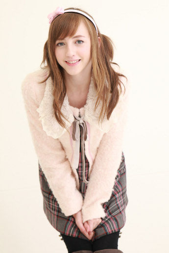  p>贝齐·库尔(英语:beckii cruel),本名瑞贝卡·弗兰特(rebecca