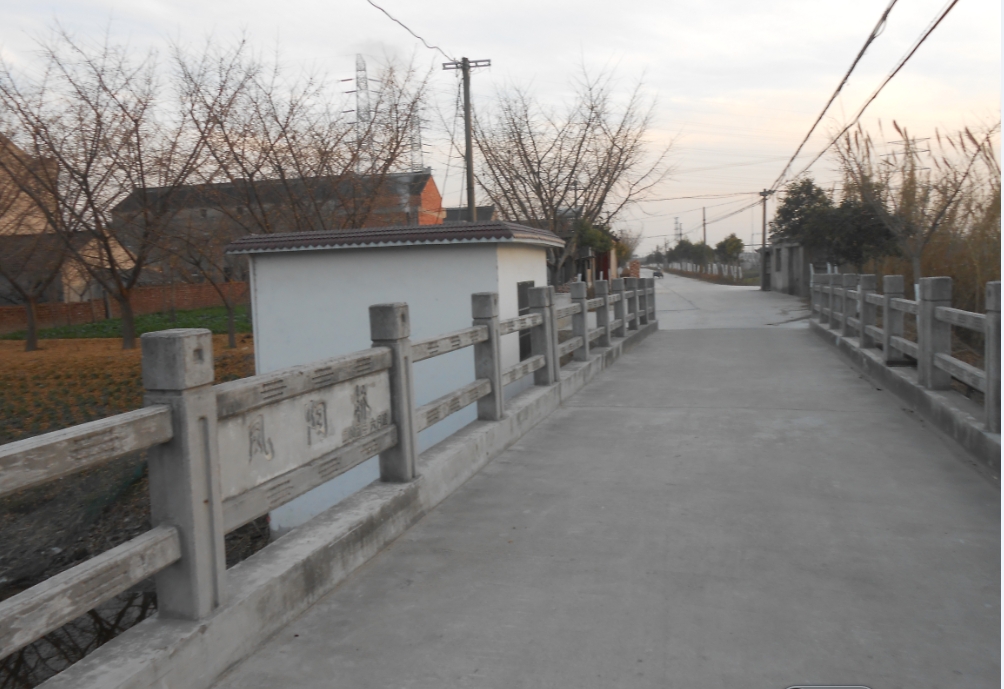 data-lemmaid="11044122">泰兴市 /a>新街镇,该村位于 a target="