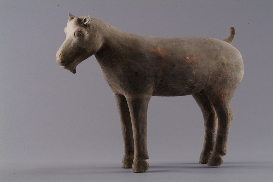 西汉彩绘陶山羊