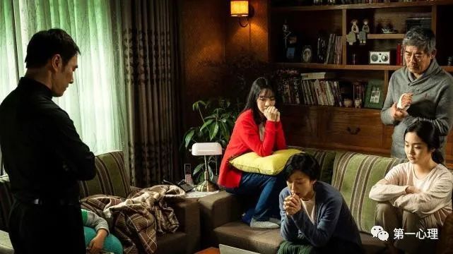 为什么很多兄弟姐妹，会像仇人一样互不来往？心理学家这样说_百科TA说