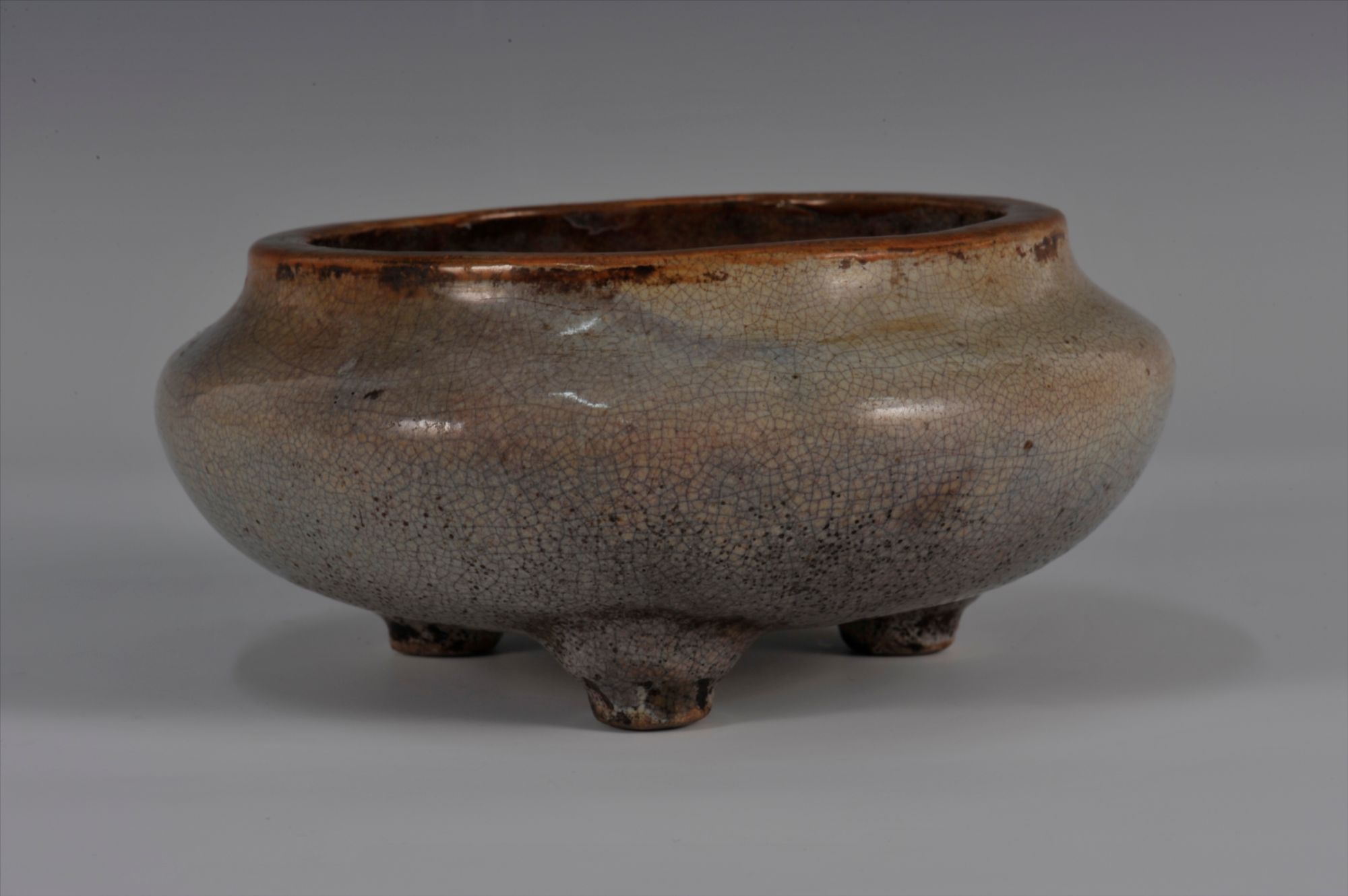 清末宜兴窑三足瓷炉