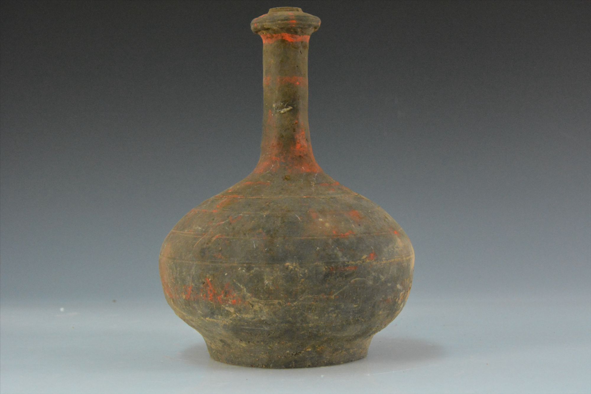 汉代彩绘弦纹陶瓶