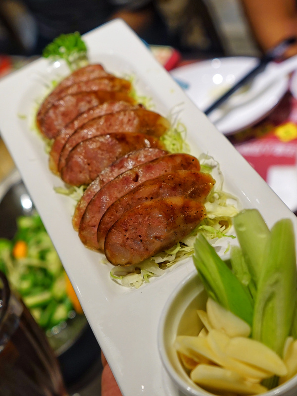 德式烤香肠配酸高丽菜