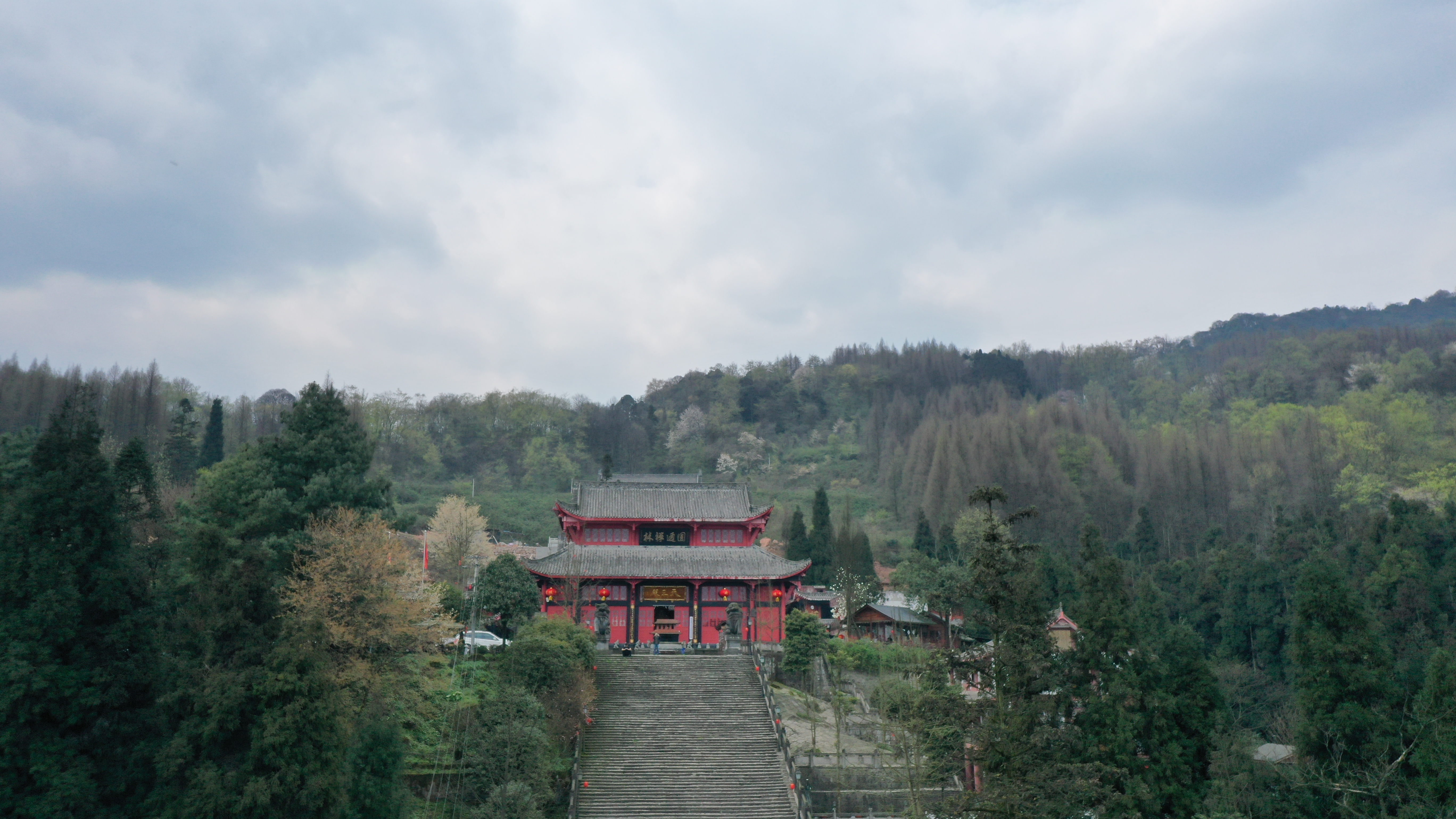  p>天国寺(又名圆通禅林),位于成都市都江堰市大观镇麻岩村,青城外山