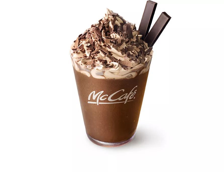 麦当劳热朱古力主要由热朱古力粉 2勺,淡奶2汤匙,糖适量,纯黑巧克力一