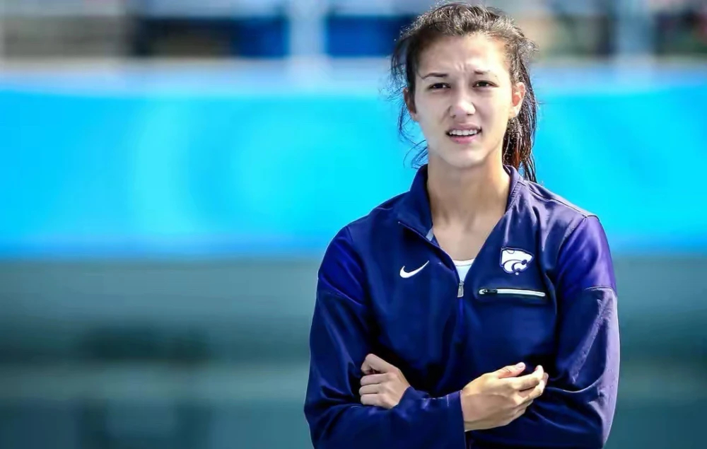  p data-id="2jwlvrvkxkc">郑妮娜力,1998年11月12日出生于加拿大新