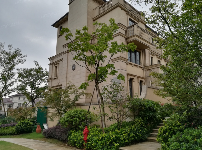  p>九龙仓雍景山位于杭州市富阳富阳,由富汇房地产开发(富阳)有限公司