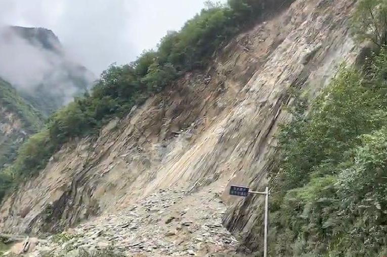 2020年10月18日四川347国道塌方事件