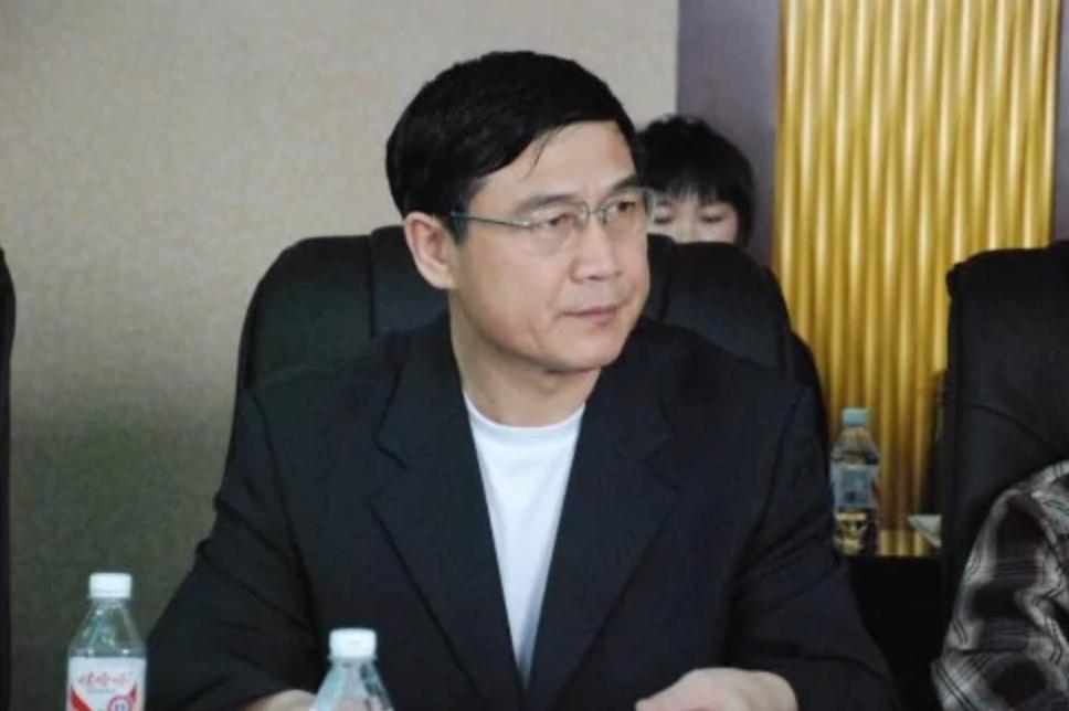 上校军衔部队长转业,现任四平市公安局党委副书记(正局)