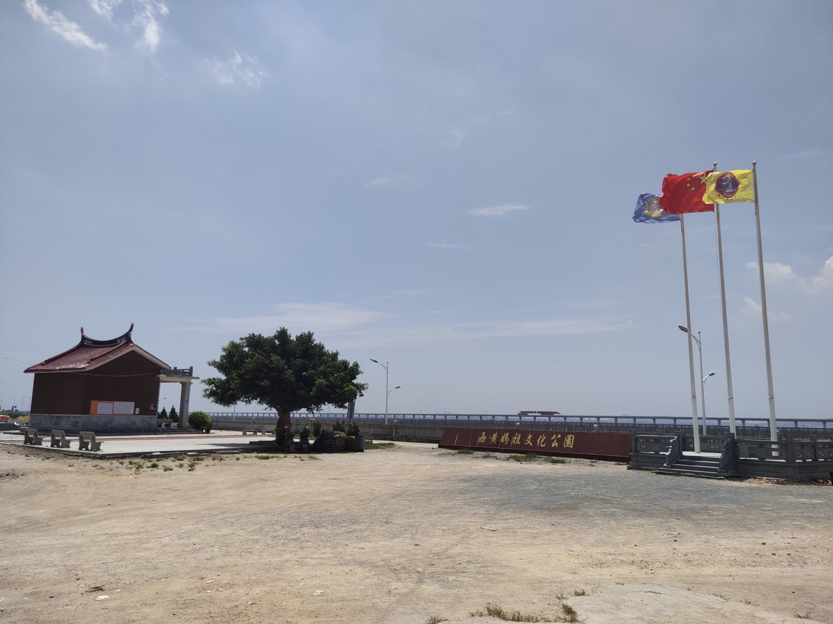 西黄妈祖文化公园位于福建莆田城厢区东海镇西黄村海边的公园