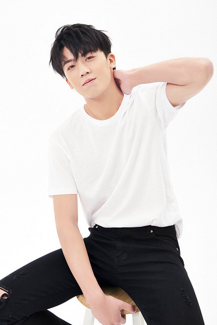  p>卢东旭,1998年8月24日出生于河北省,中国内地