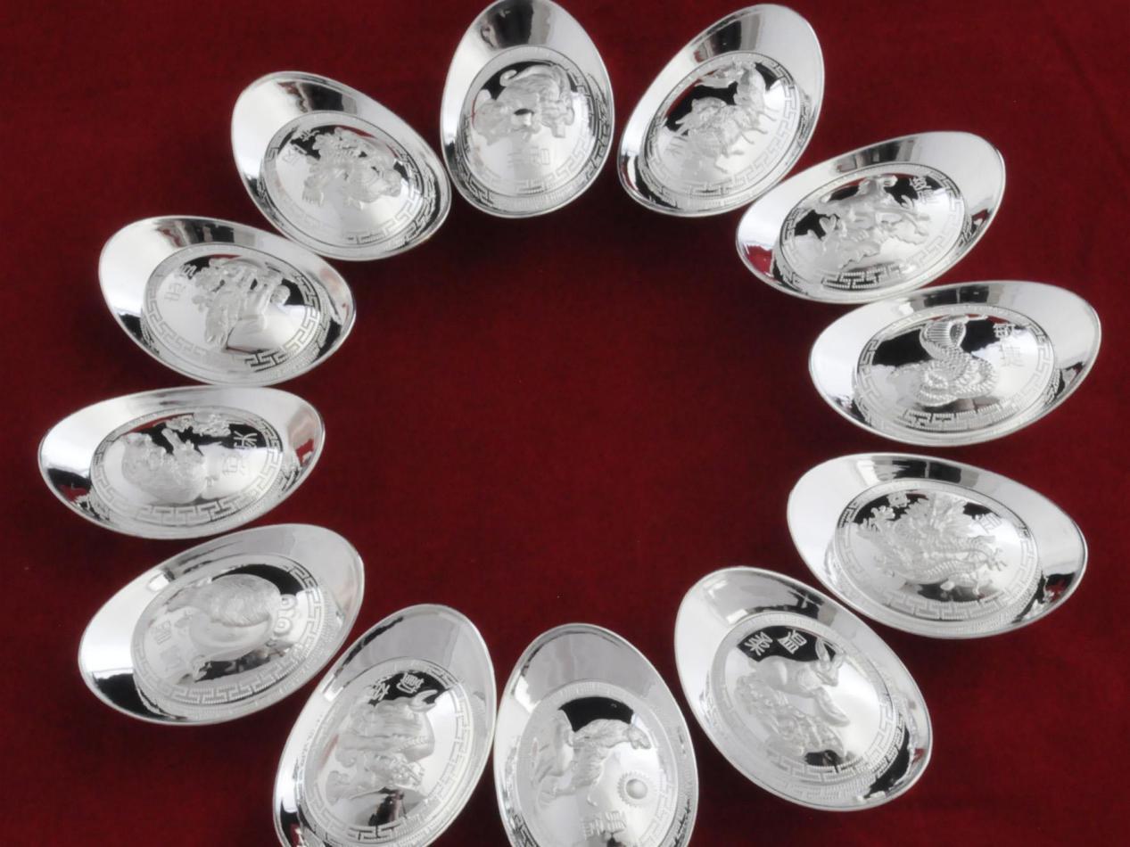 红楼梦》中吃一顿螃蟹花25两银子，明清一两银子到底多值钱？_百科TA说