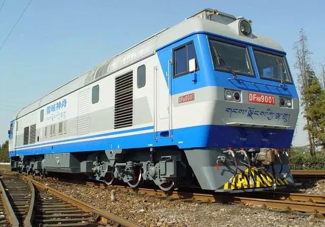 东风8b型内燃机车