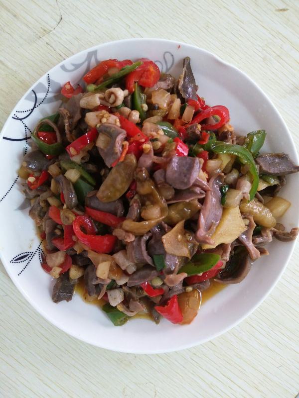 主料是 a target="_blank" href="/item/鸭胗/3684121" data-lemmaid=