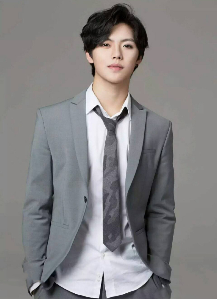  p>肖宇梁,1995年1月23日出生于甘肃省天水市,中国内地影视男演员