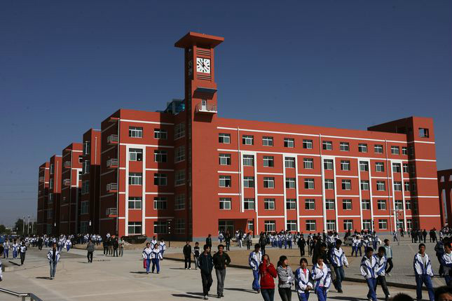  p data-id="gnb4j9z0rh">平邑莲花山中学位于山东省平邑县境内,创建