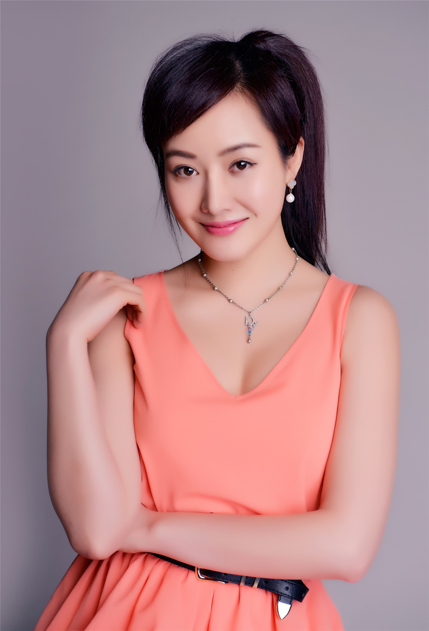  p data-id="go00u43o8v">黄煜焮,出生于中国上海,中国内地女演员