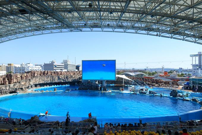  p>名古屋港水族馆外观新颖,拥有一个金属球体建筑的名古屋港水族馆