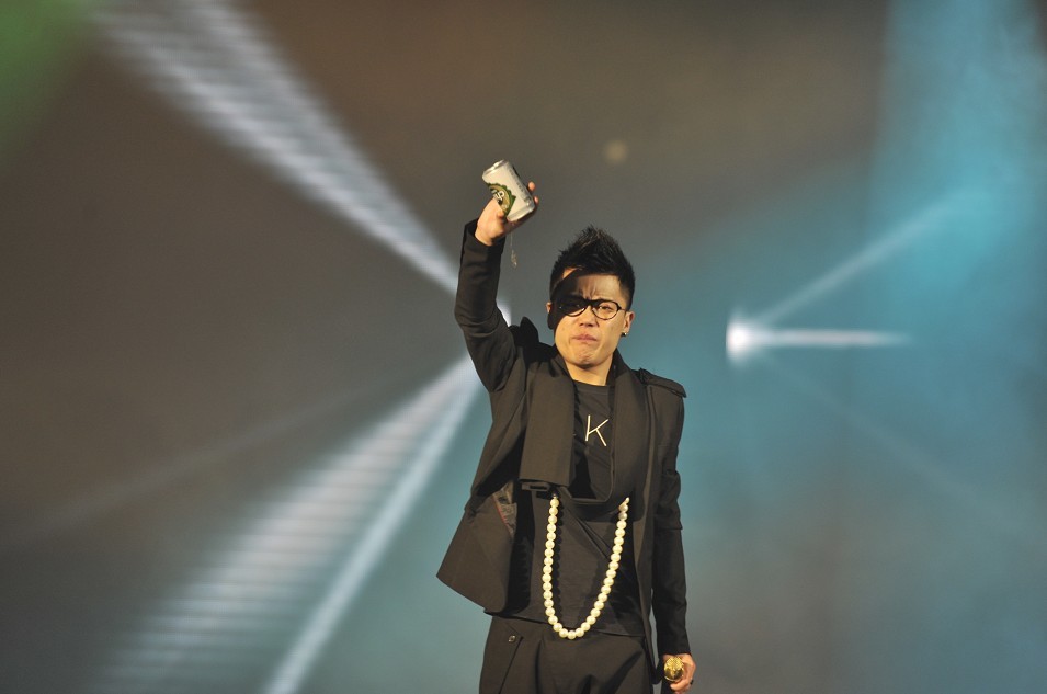  p data-id="gnwo8sjvg2">赵文,男,出生于198