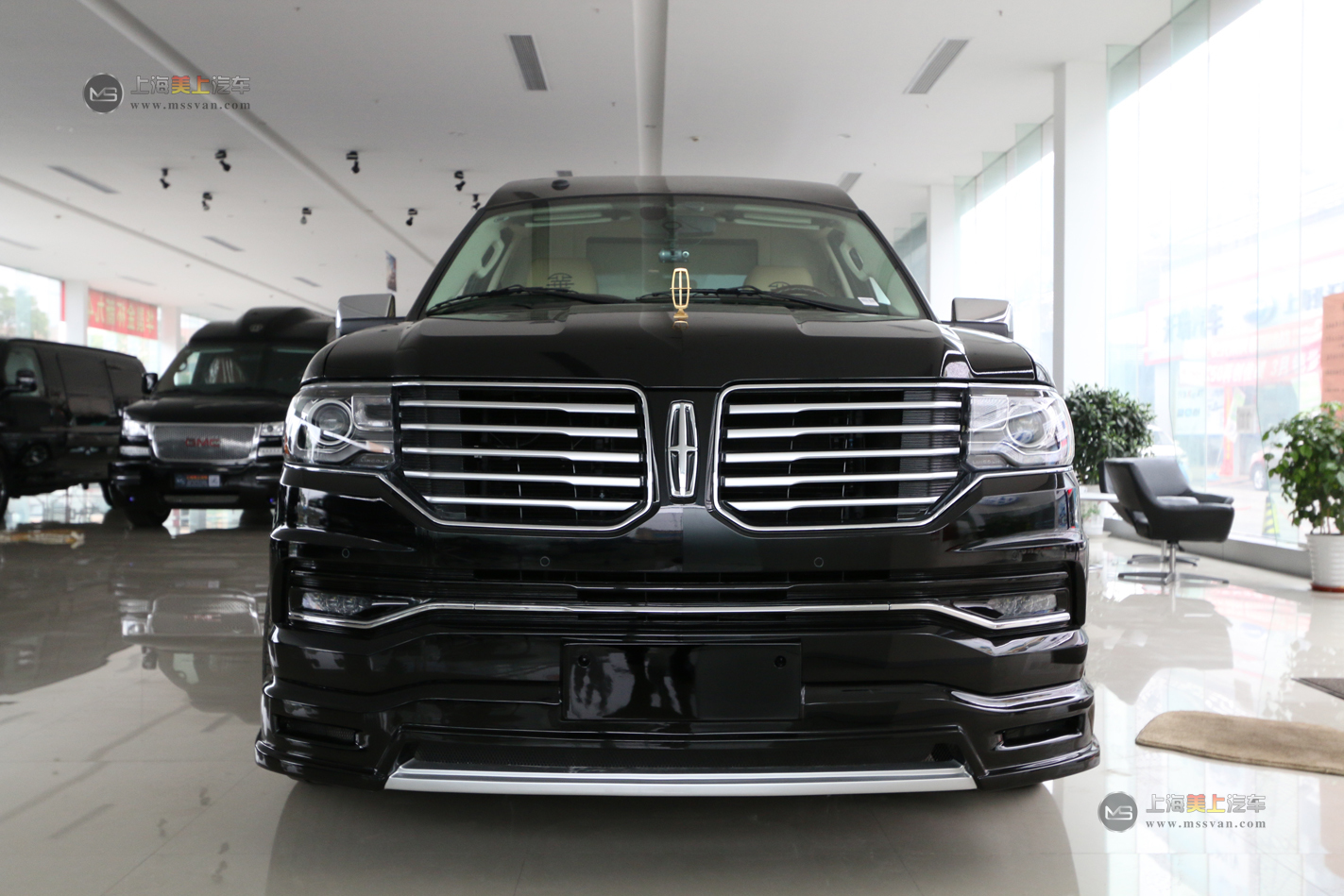 data-id="gnx9yzqm9x">林肯外交官,是一款美国产的suv车型,比凯迪拉克