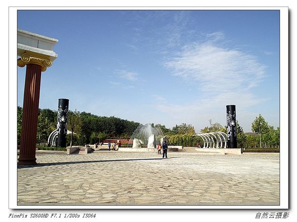 滦州市龙山公园(又名滦州市中山公园)位于县城西南角,长江大街西侧