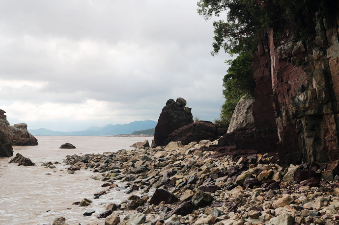  p>红岩景区坐落于东海之滨的 a target="_blank" href="/item/象山