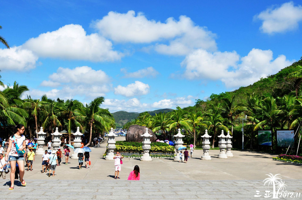 data-lemmaid="9374780">三亚市 /a>西南40公里处,是中国最南端的山