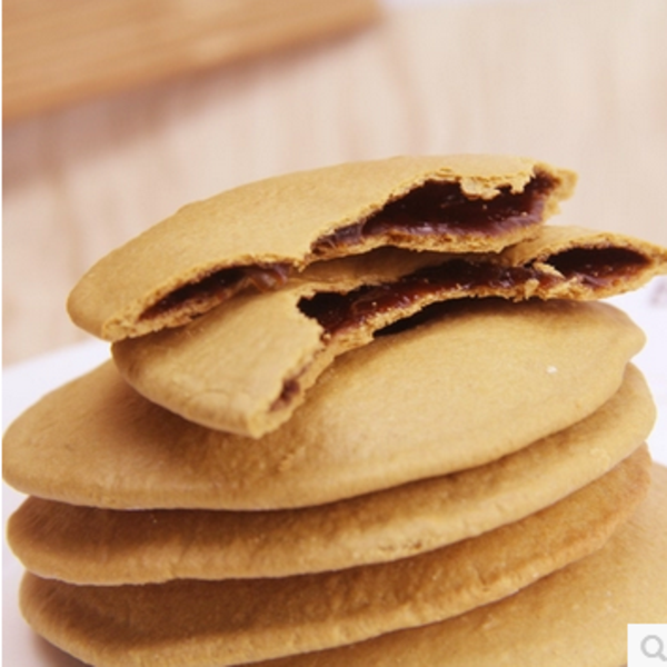  p>肚脐饼是台湾苗栗,桃园中坜地区糕饼店特产,拌手礼. /p>