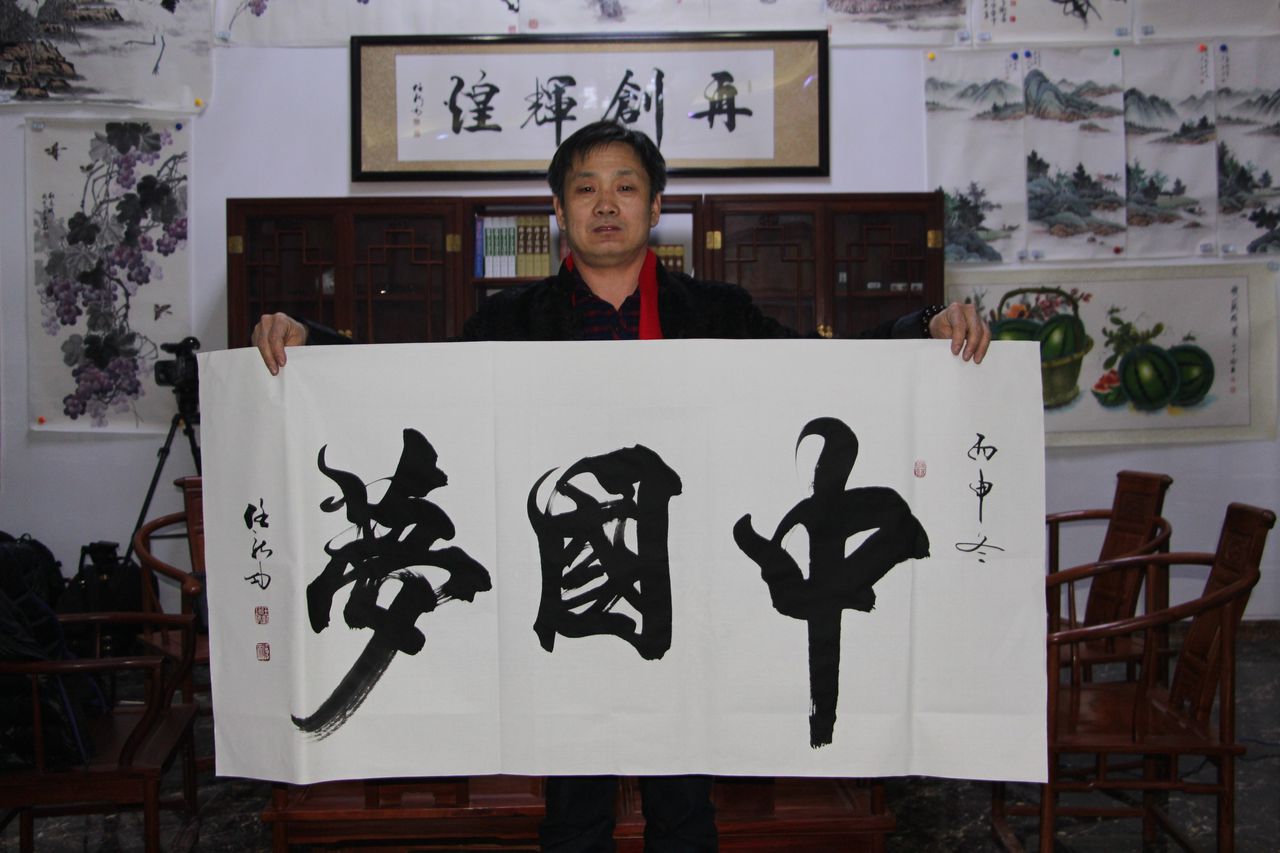 男,1968年生于山西永济市一个书香世家,当代实力派书法家