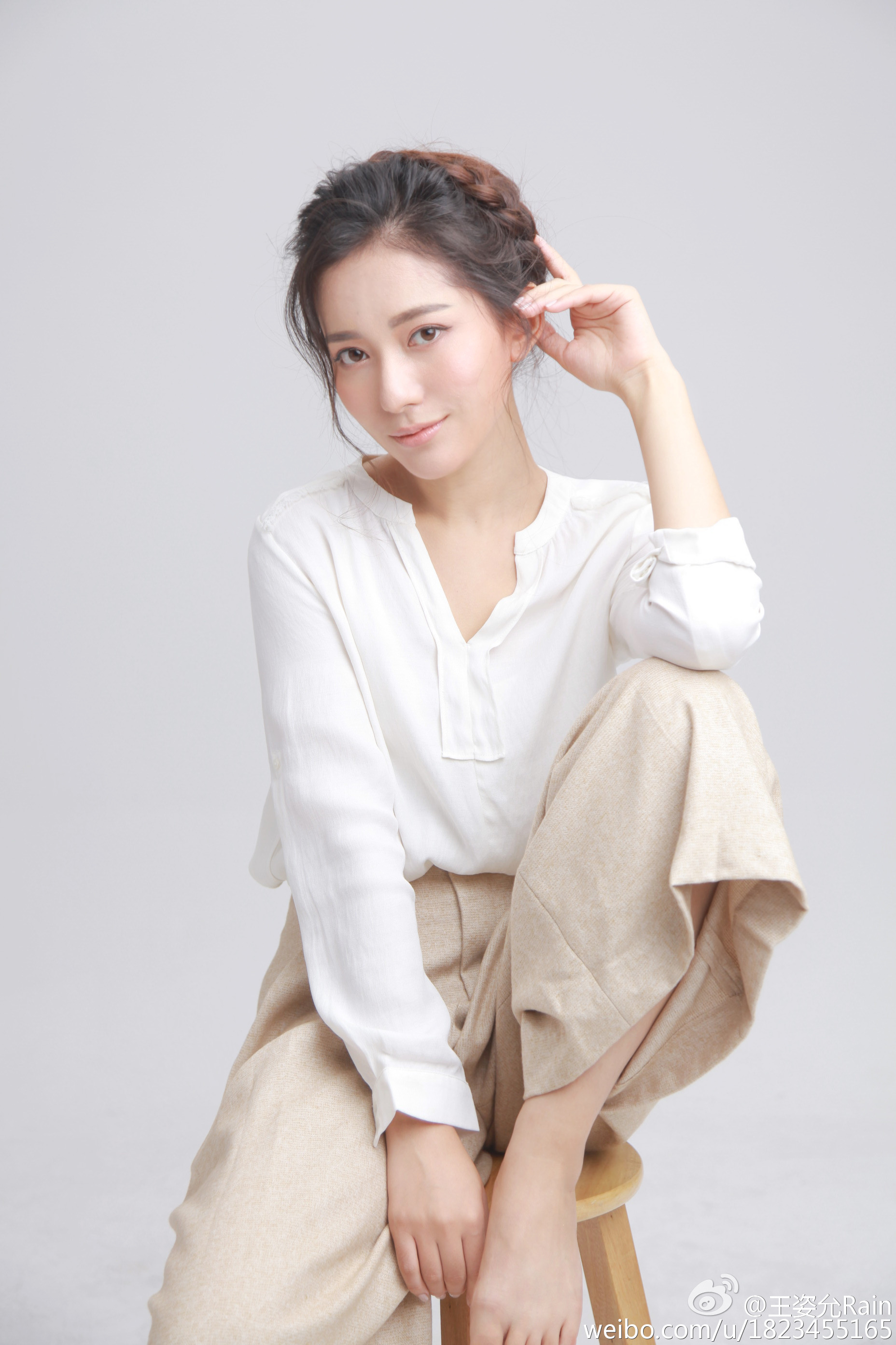  p>王姿允(rain),1989年1月14日出生于上海市,中国内地影视女演员.