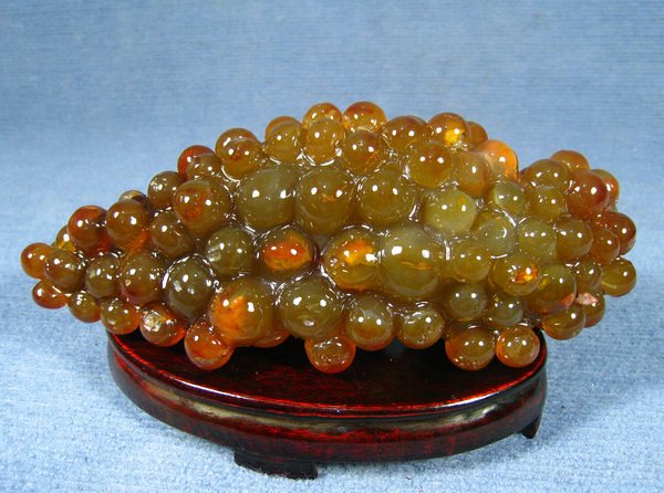  p> a href="#" data-lemmaid="1582469">葡萄玛瑙石 /a>多产于阿拉善