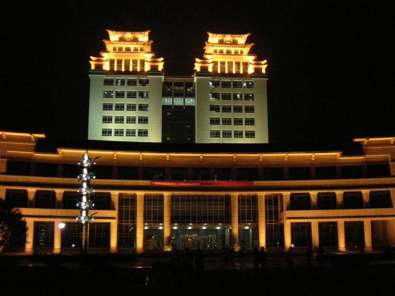  p>中南民族大学图书馆始建于1951年,原名中央民族学院中南分院图书馆