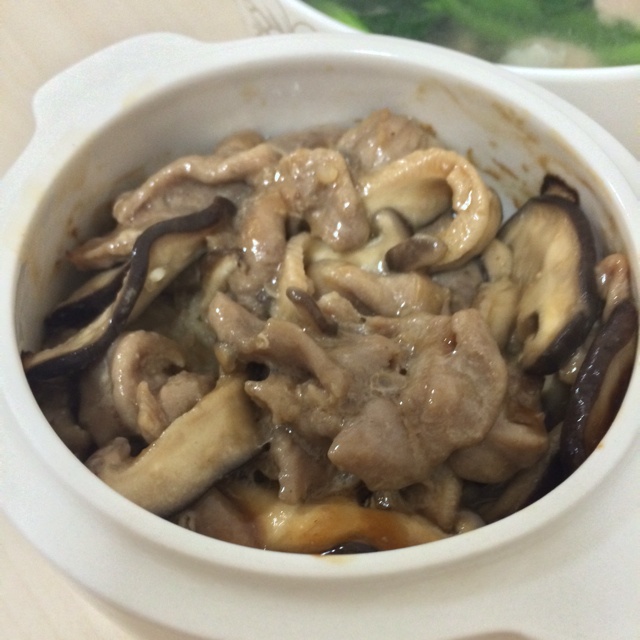 肉片鲜冬菇炖饭