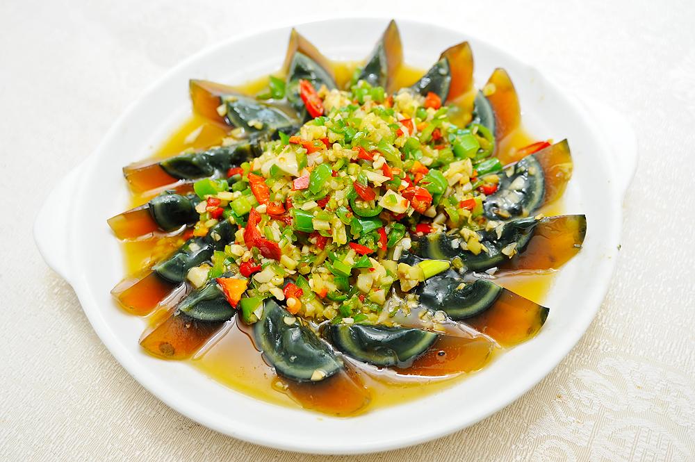  p>生抽蒜泥拌皮蛋是一道美食,制作原料主要有 a href="#" data-lemma