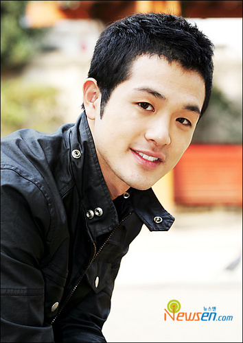  p>李英勋 i>(         ,leeyounghoon) /i>,1982年12月14日出生于