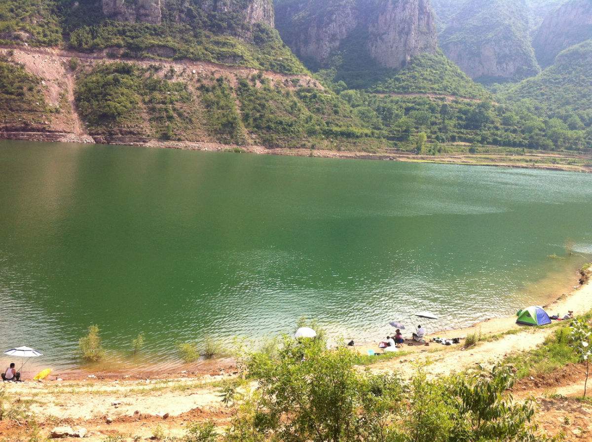  p>青塔湖景区位于河北省邯郸市涉县县城东北8公里处,主要景观有百丈