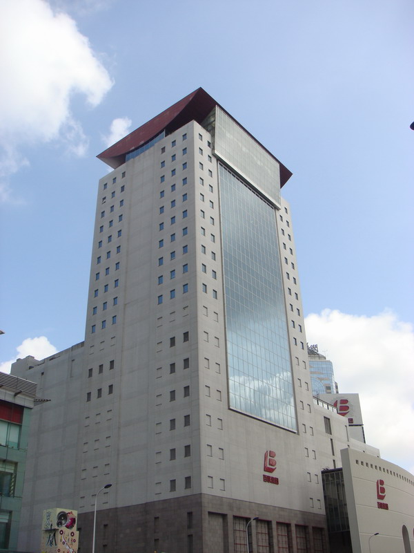  p>新世纪办公中心位于上海市浦东南路1111号,处于浦东八佰伴商圈的