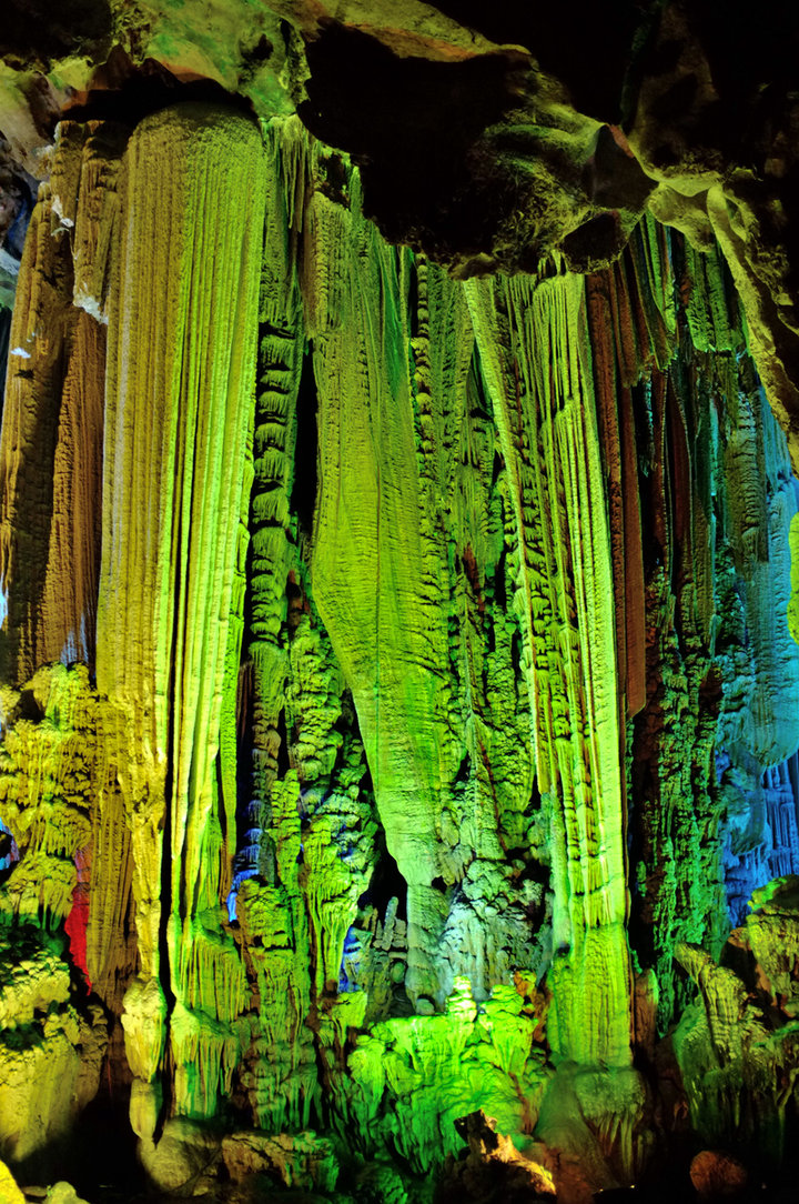  p>银子岩溶洞是典型的 a target="_blank" href="/item/喀斯特地貌