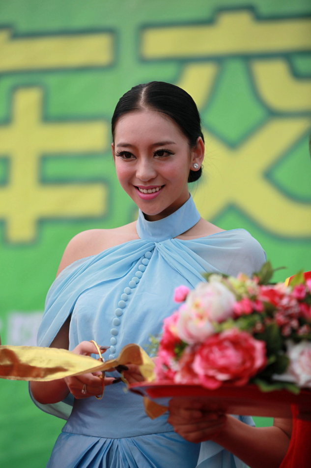  p>曹阳,1993年12月2日出生于湖北省荆州市,毕业于青岛大学,中国内地