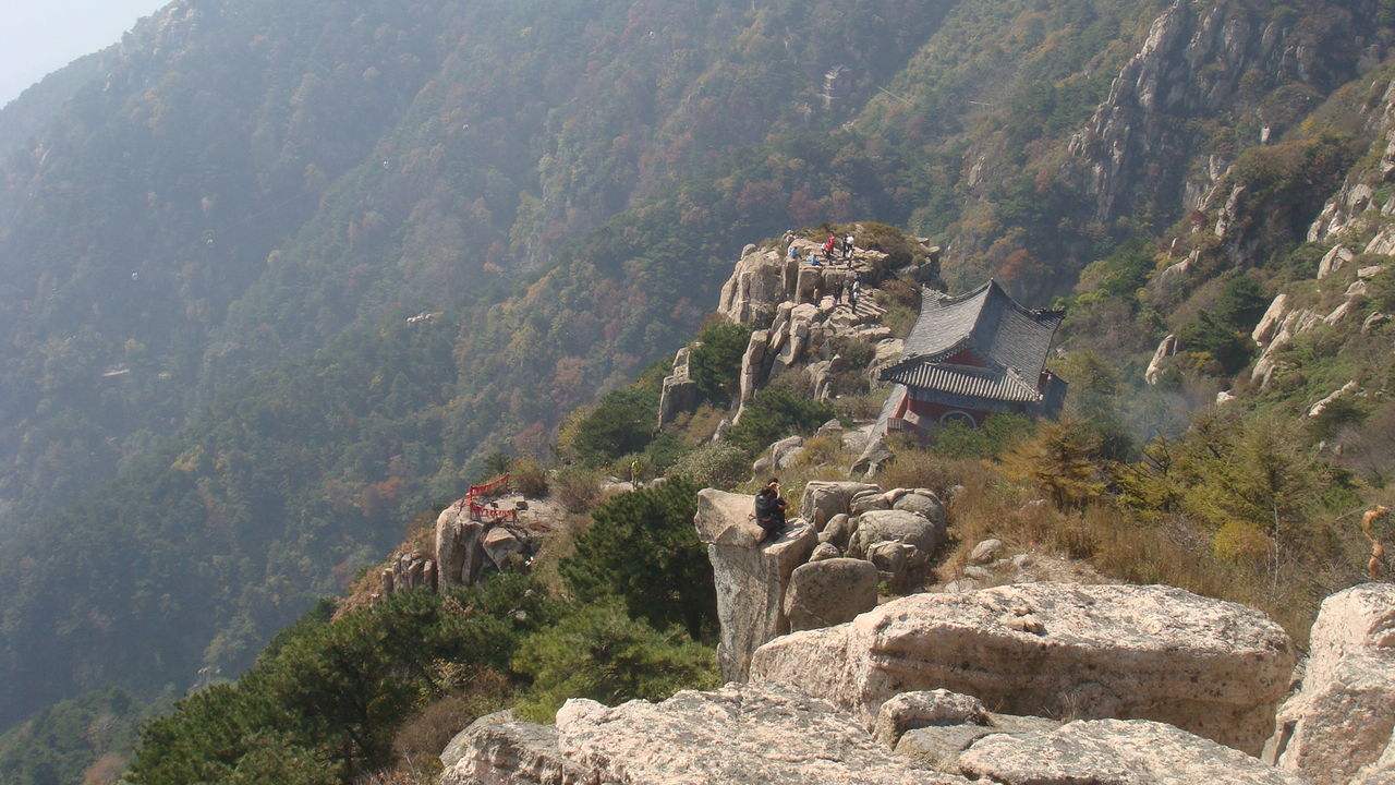 伊祁山景区位于河北省保定市 a target="_blank" href="/item/顺平县