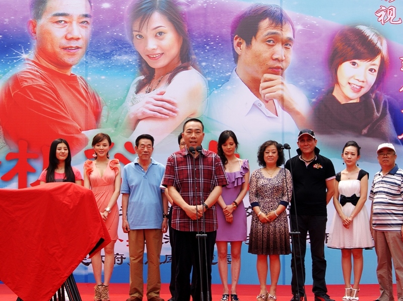 杨光走在风雨后