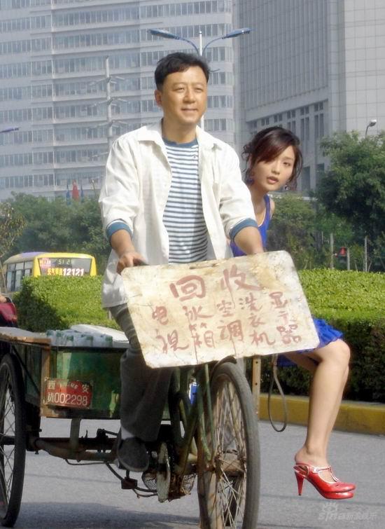  p>《高兴》是由北京综艺星皓文化传播有限公司出品的喜剧电影,于2009